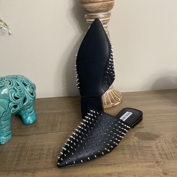 Steve Madden Spiked Pointed Toe Slide On Flats - Picture 4 of 6